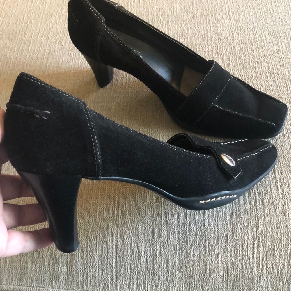Ladies Aerosoles slip on black heels
